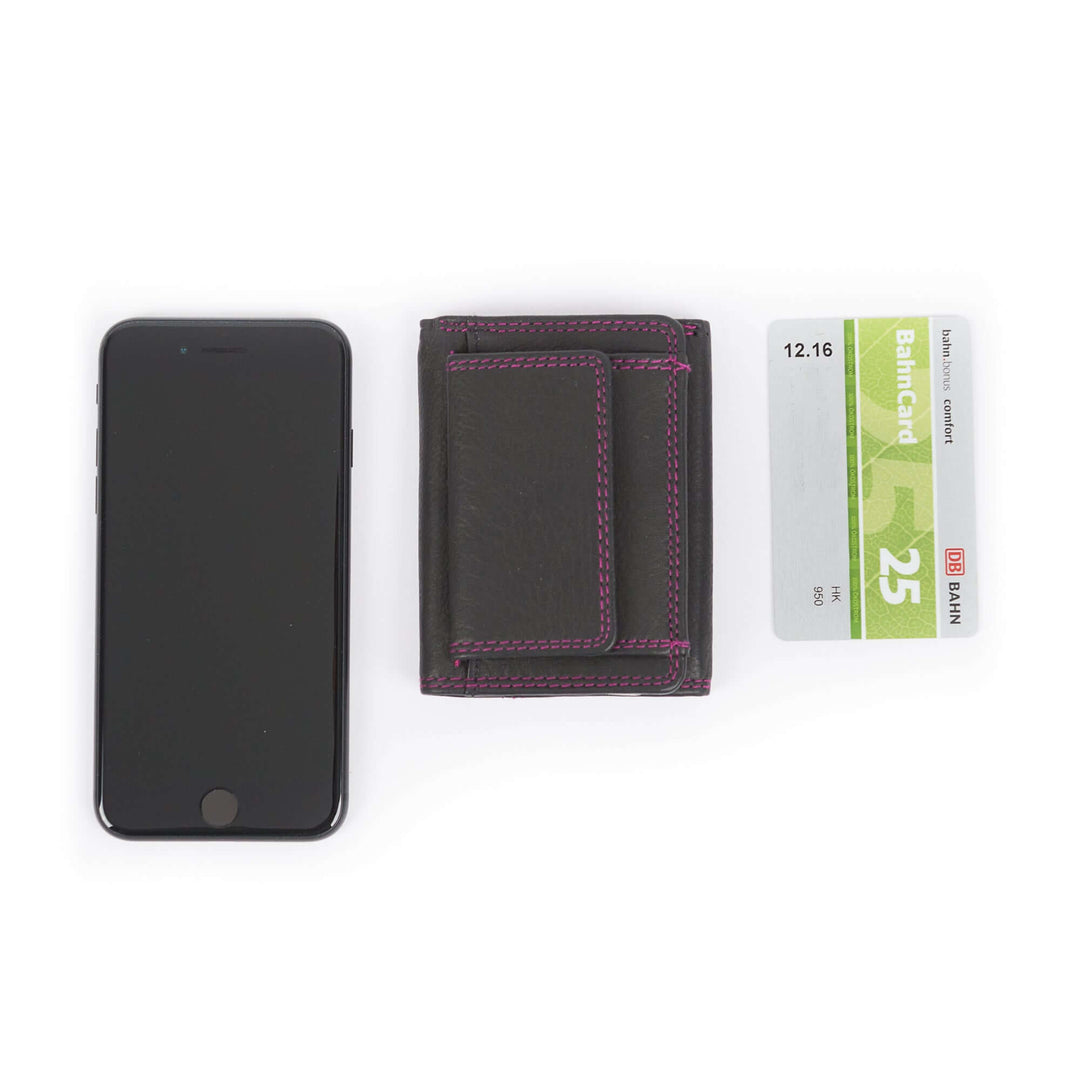 Bild: Kleine Geldbörse in Schwarz Pink im Größenvergleich zu einem Handy und einer Bankkarte